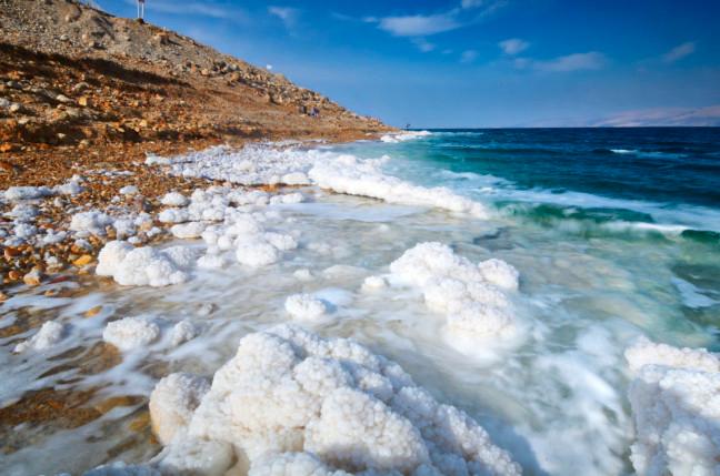 البحر الميت غني بالمعادن والأملاح